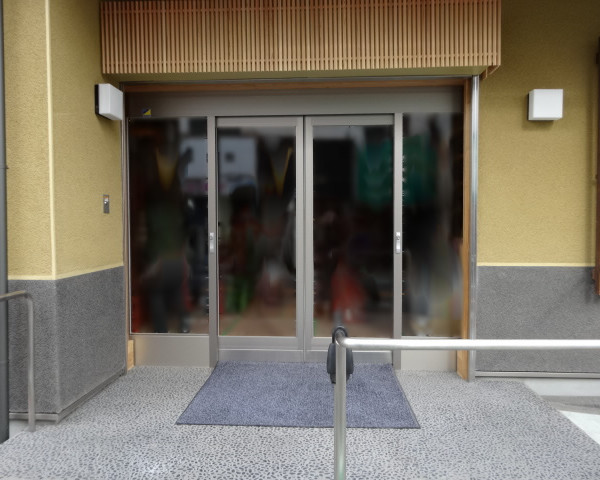 掛田商店（神奈川県横須賀市）の玄関自動ドア